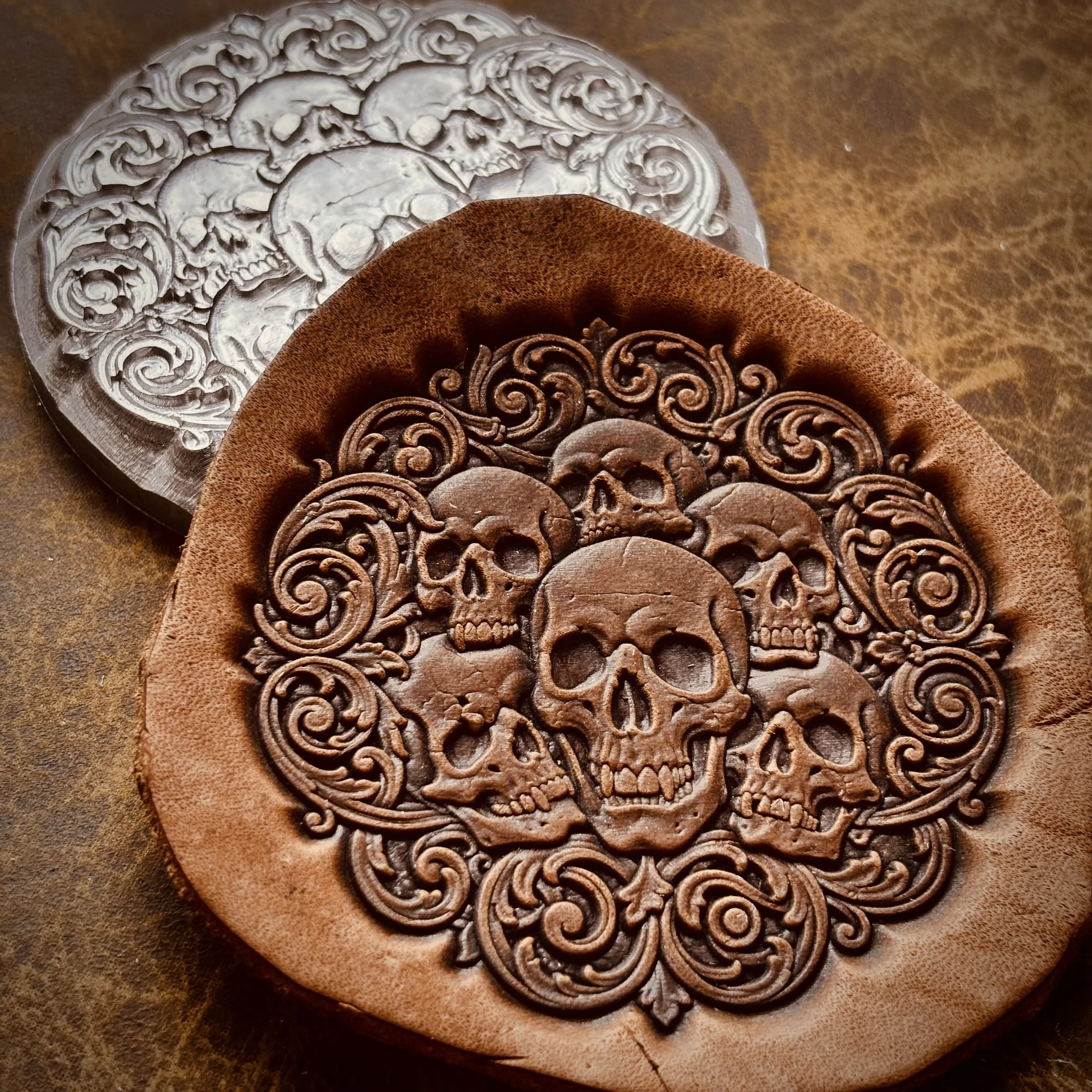 

3D Gothic Multi Skull Leather Embossing Mold Aluminum Shaping Stamp 78mm Diameter Pressing Tool Craft Stamping Carving Tool