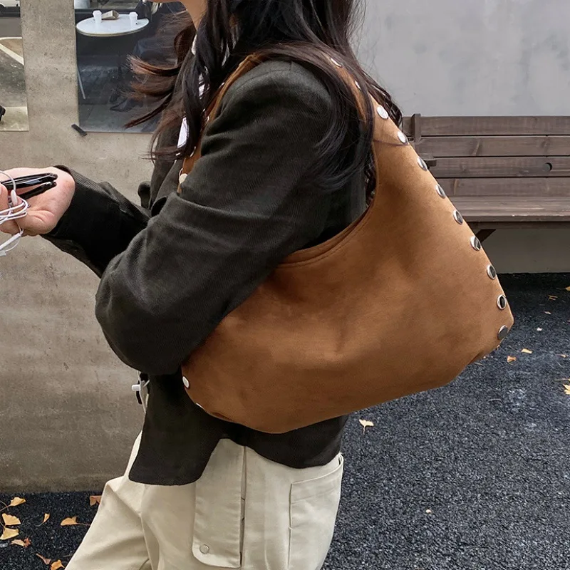 Half Moon Hobos Cloud Bags for Women Punk Rivet Purses and Handbags Faux Suede Shoulder Bag Fashion Studded Armpit Bag NEW Tote