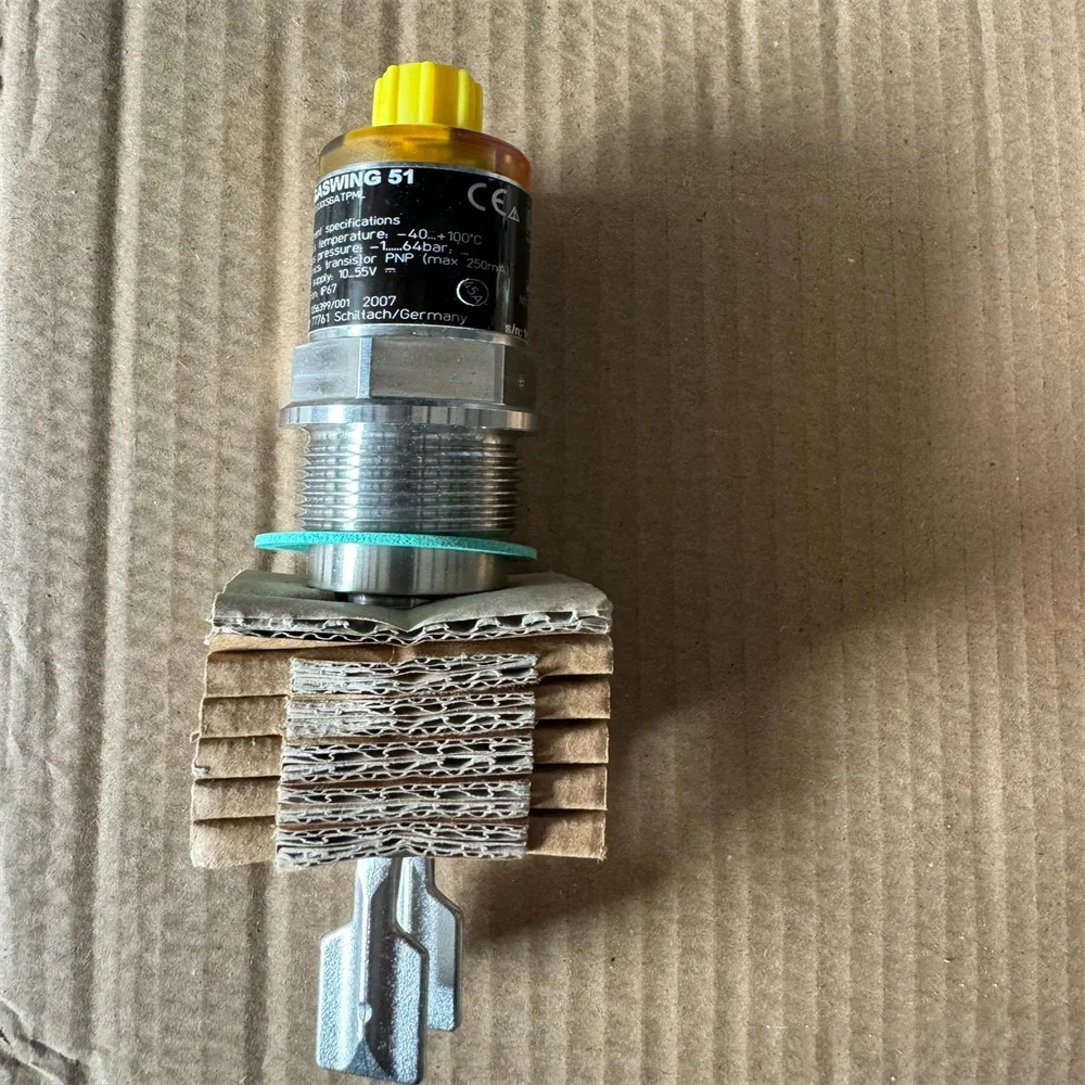 Vega Vegaswing 51 Vibrating Fork Level Switch   with Small Dimensions for Use in Liquids SG51.XXSGACPV