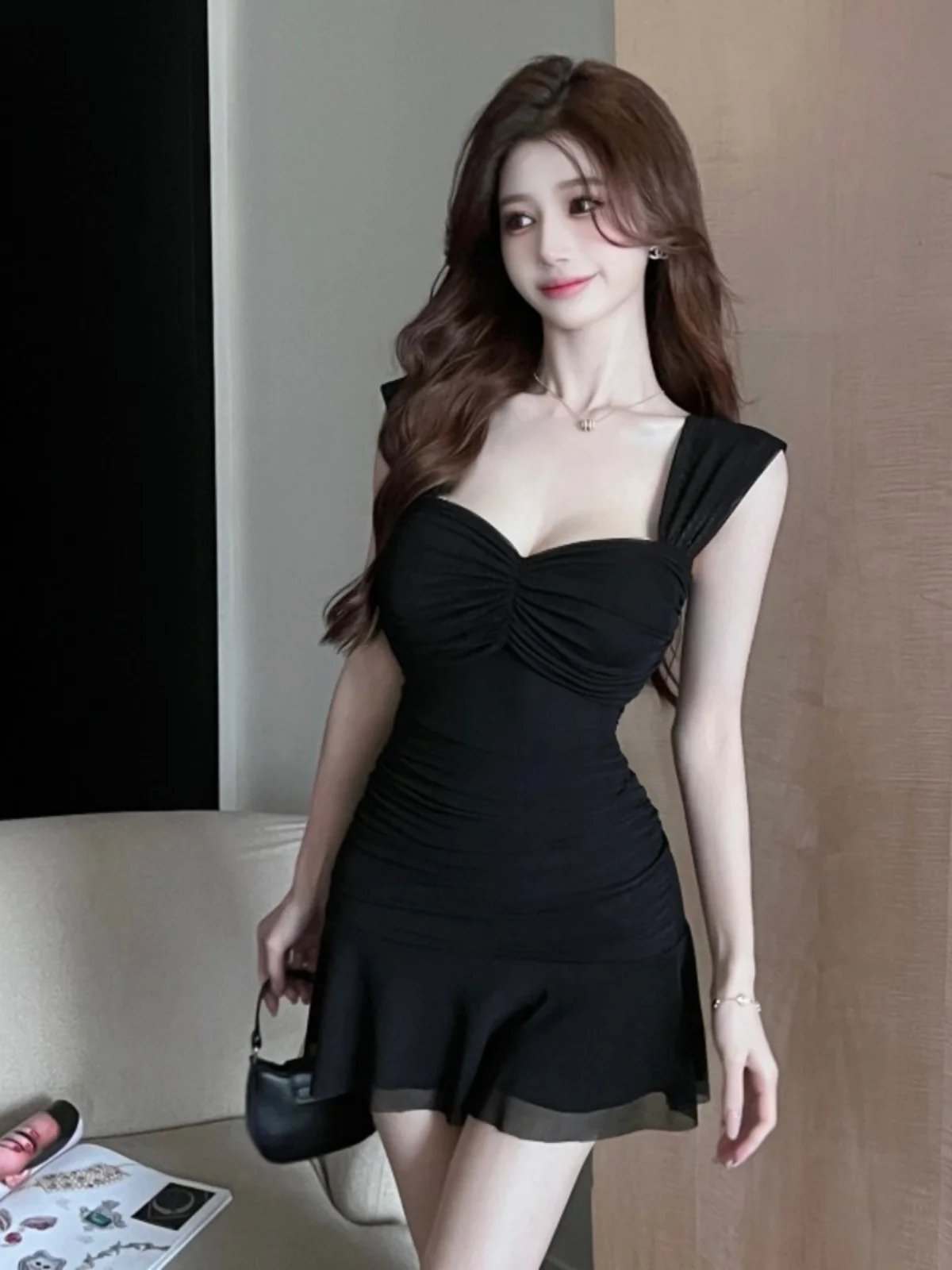 Sexy doux épicé bas coupe moi gilet sous le corps jupe ter Dr à la mode taille haute à pois polymères été ort jupe