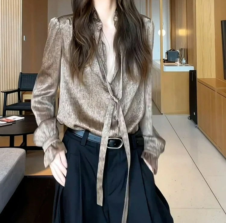 

2026 Summer Clothing Is Unique and Beautiful High-end Light Luxury Age-reducing Gold Shirt