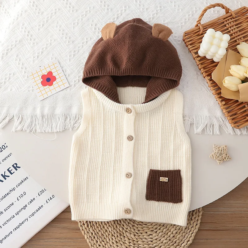 

Новинка осени, детский вязаный жилет с капюшоном для детей от 1 до 6 лет, лоскутный цветной блок с декором из карманов, мягкая милая детская одежда