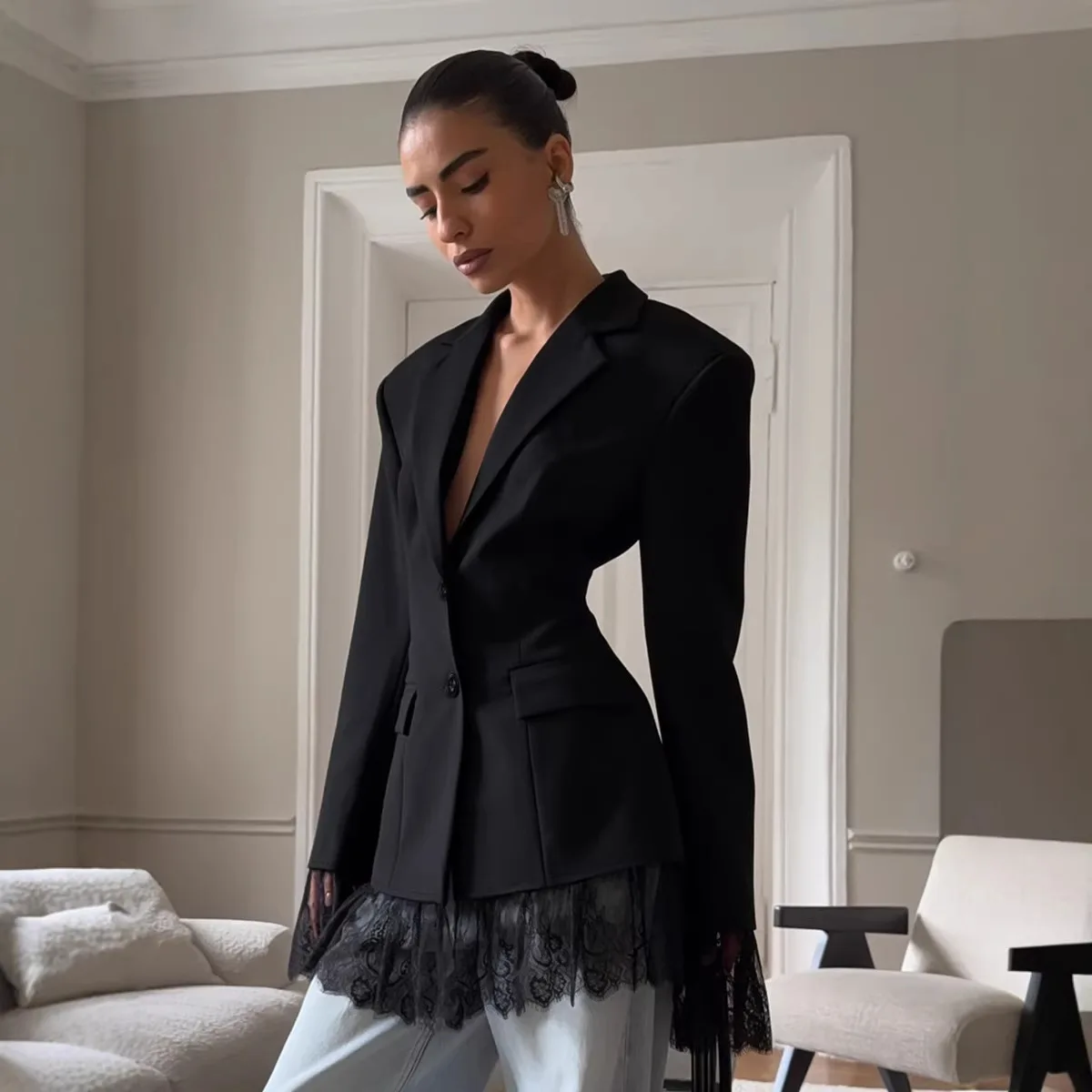 

Новый модный элегантный женский блейзер с кружевными вставками, карманами-клапанами и утяжкой на талии, коллекция Весна-Лето 2026