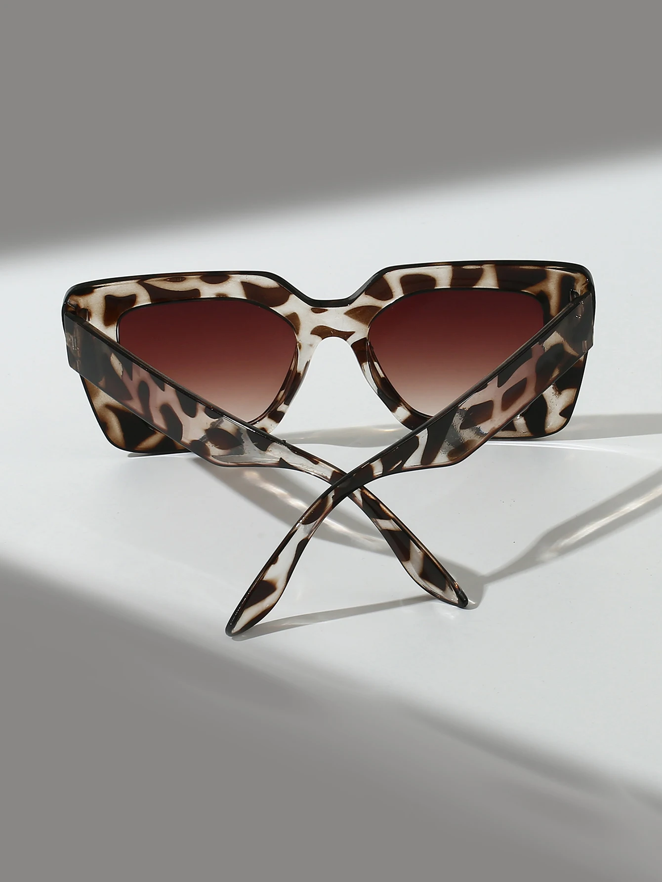 1 Stück Retro Übergroße Quadratische Sonnenbrille für Damen, Modische Brille Geeignet für Stilvolle Outfits und Strandurlaube – Detail 4