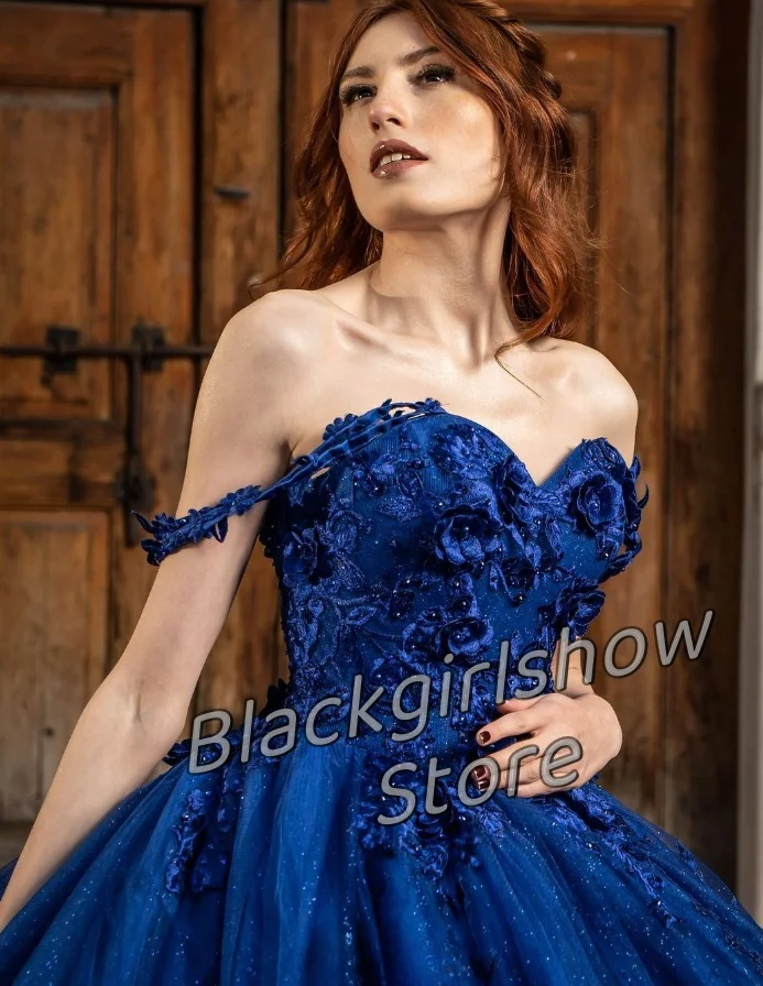 Schatzblaue Quinceanera-Kleider mit Kapellenschleppe, 2025, luxuriöses, funkelndes, herzförmiges Kleid mit Kristalldiamanten und Perlen, maßgeschneidert