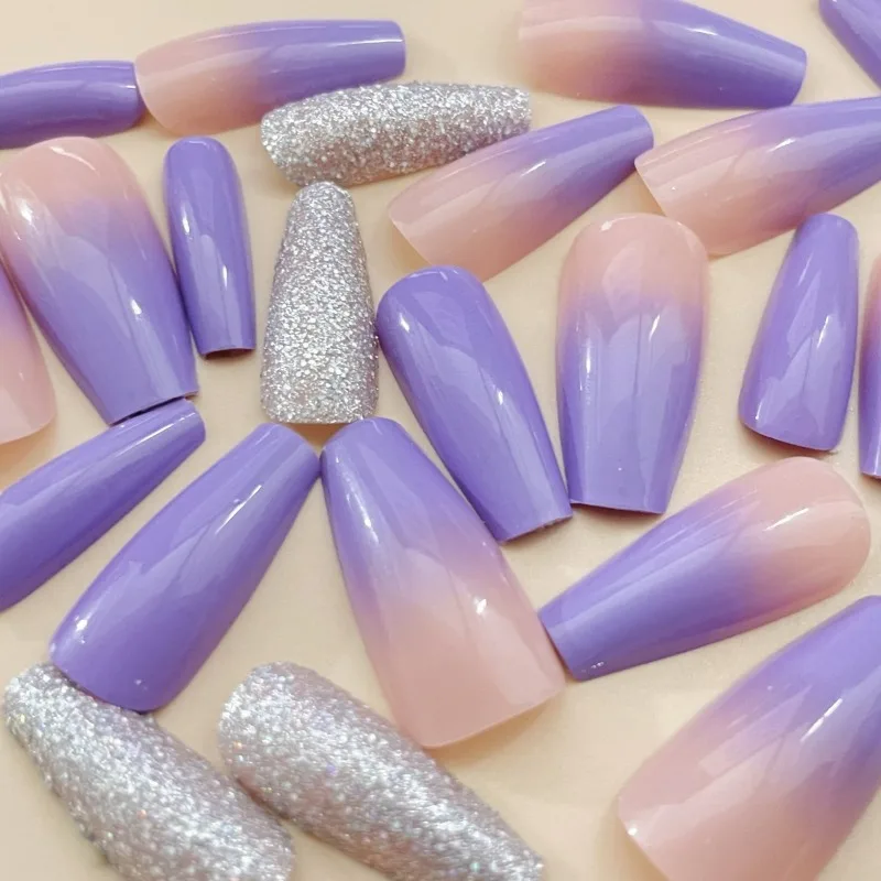 Uñas postizas francesas con lentejuelas moradas degradadas, uñas postizas extraíbles con herramientas, decoración más sencilla, dijes brillantes, diseño de 24 piezas