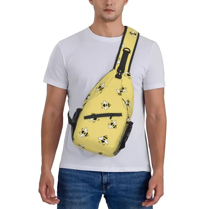 Cute Bee Fly Sling Chest Bag Custom Honeybee Crossbody Shoulder Backpack for Men Traveling Daypack