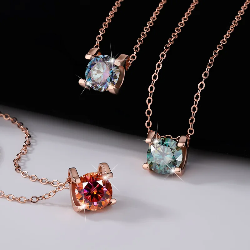 

High-quality Silver Colored Moissanite Bull Head Necklace, Classic Pendant for Women, Fashionable Collarbone Chain for Women