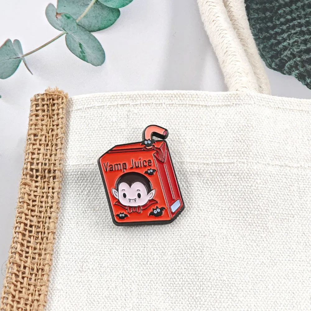 Niedliche Vampir-Emaille-Pin, Vamp-Saftbox-Brosche, lustiges Cartoon-Fledermaus-Revers-Abzeichen, gruseliger Gothic-Schmuck, Halloween-Geschenk für Freunde – Detail 8