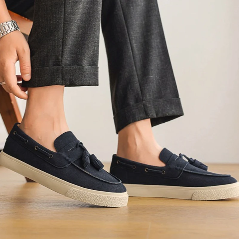 

Men's Loafers Vulcanized Flat Heels with Round Heads Soft Soles Comfortable Four-season Niche Suede Retro Style Walking Shoes