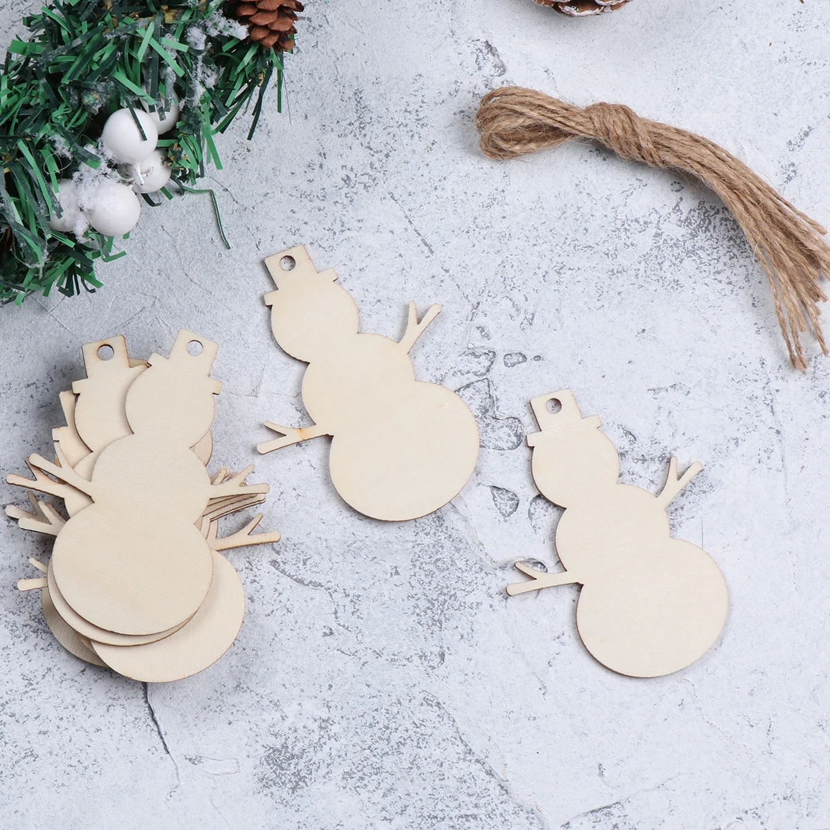 

50Pcs Wood Slice Hanging Decor Christmas Gift Idea Unique Ornament for Home Office Cafe Restaurant Window Display