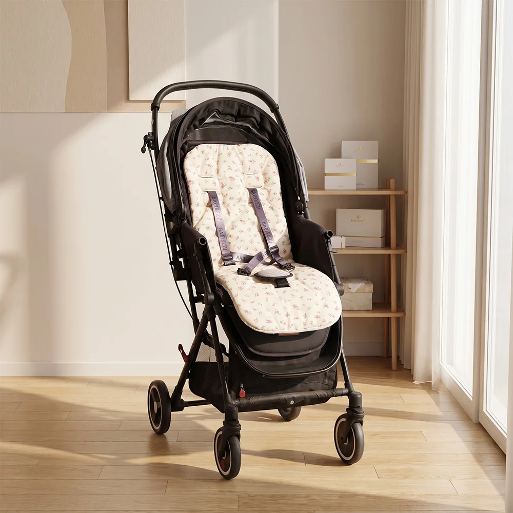 Mittelstarke, Ganzjahres-Kinderwagenpolsterung, weiches Sitzkissen für Kinderwagen mit Giraffenmuster, wendbar und universell einsetzbar, geeignet für die meisten Kinderwagen. – Detail 4