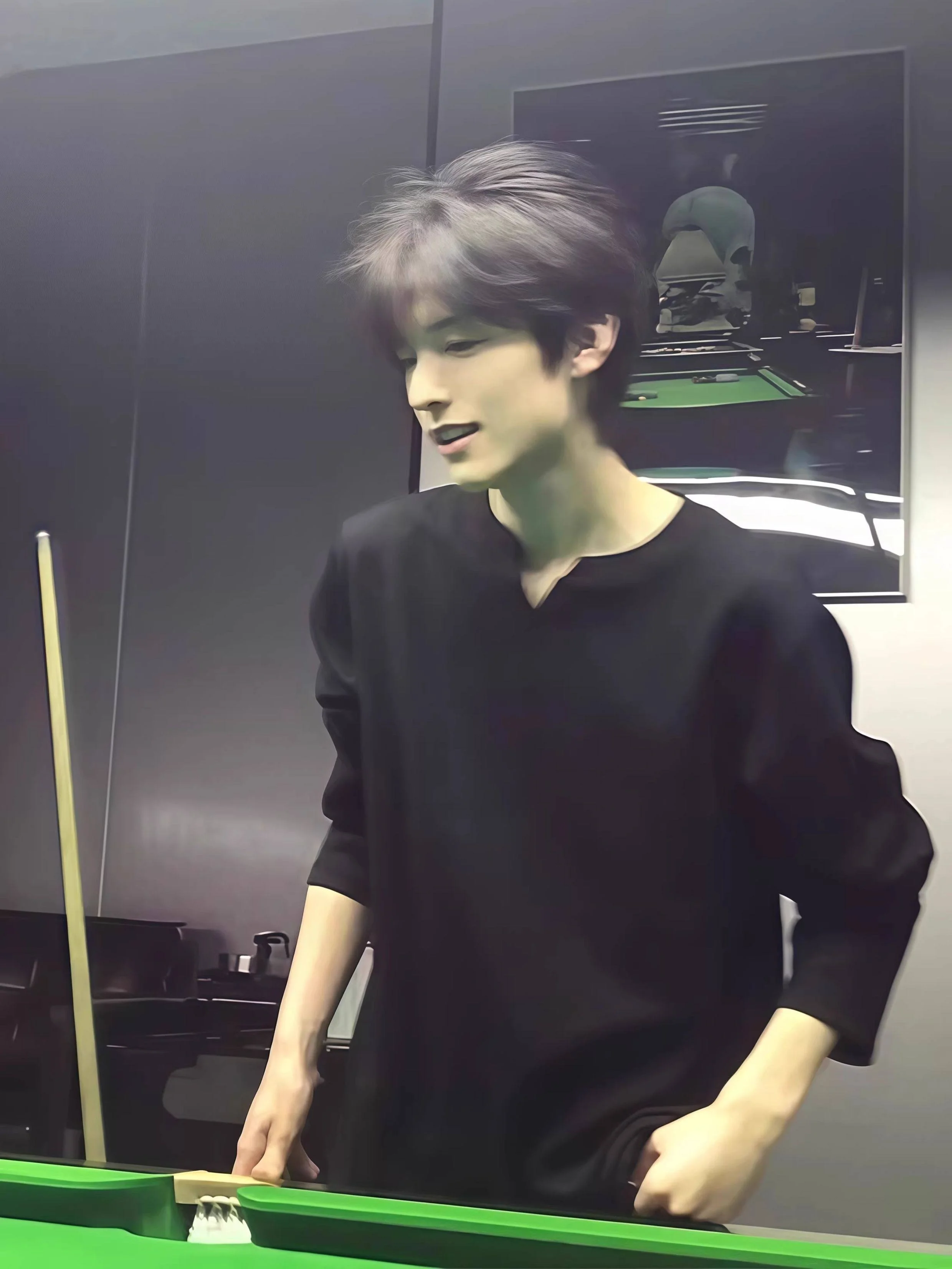 

Мужские худи и свитшоты без капюшона из льна: легкие, дышащие, комфортные, однотонные, простые, базовые, для летнего отдыха на пляже.