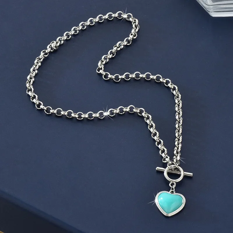 

A new double-layered heart-shaped women's necklace with a buckle, featuring a unique silver heart-shaped collarbone chain 01