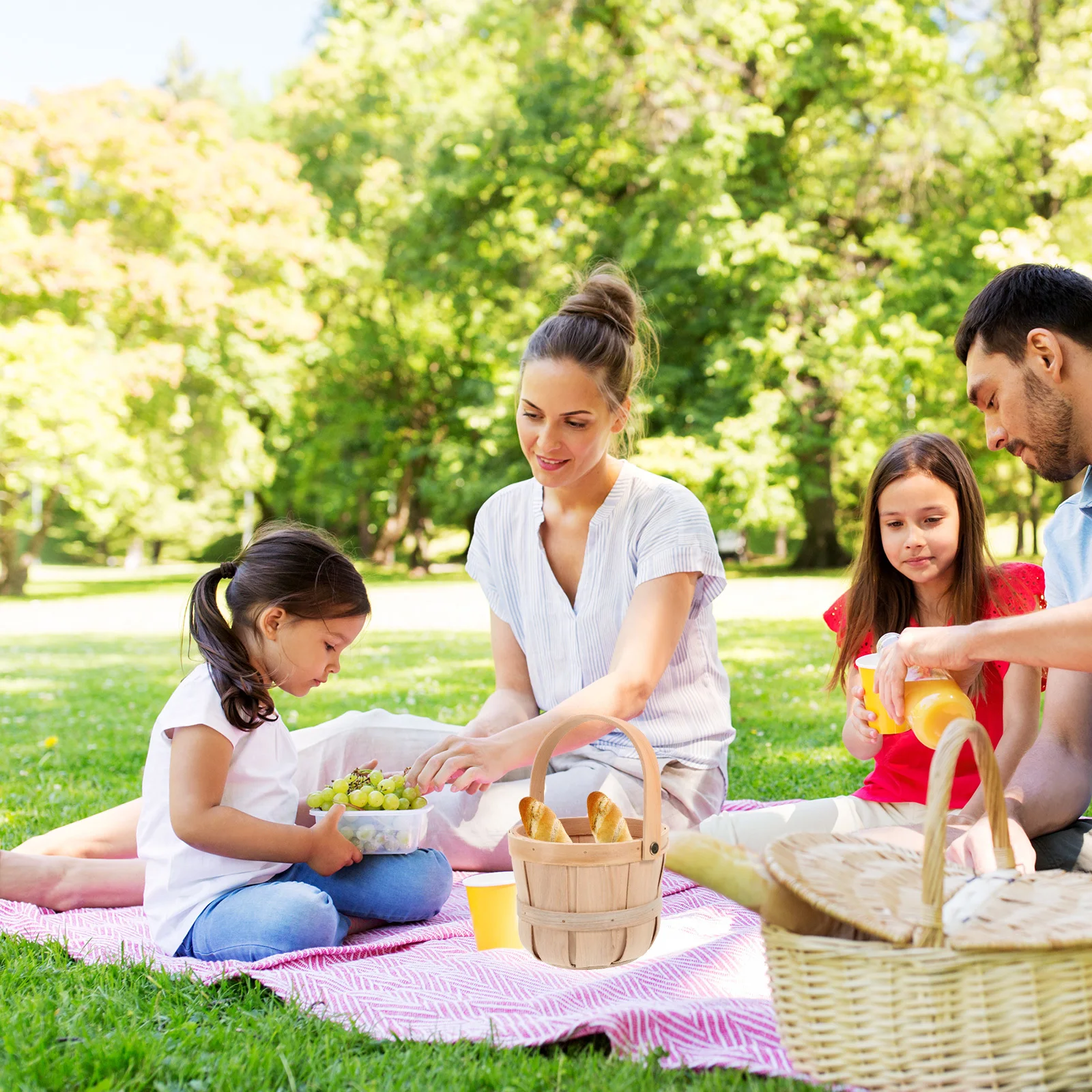 

Handwoven Bamboo Storage Basket Rustic Style Fruit Egg Vegetable Snacks Holder for Kitchen Dining Room Bedroom Utility Woven