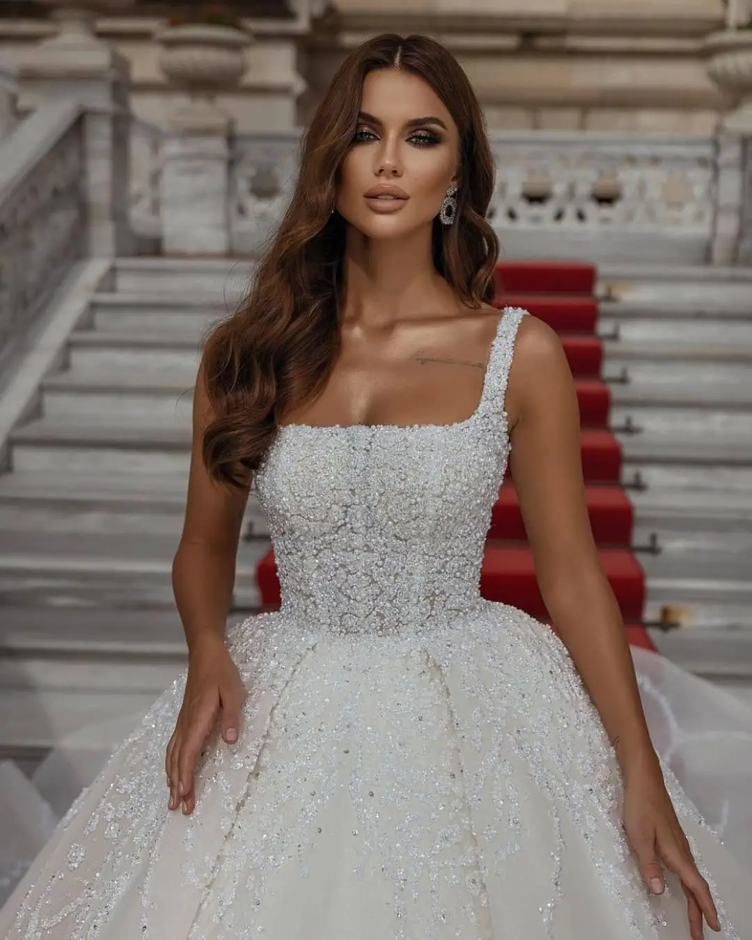 Impresionantes vestidos de novia con cuentas y cristales, vestidos de novia con apliques de encaje y cuello cuadrado, vestidos de novia de princesa sin mangas hechos a medida