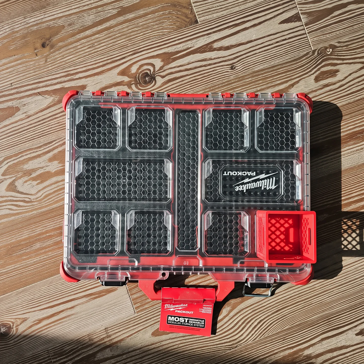 Zubehör: Vielseitige, abnehmbare Aufbewahrungsbox, die mit dem Milwaukee PACKOUT-System kompatibel ist. – Detail 10