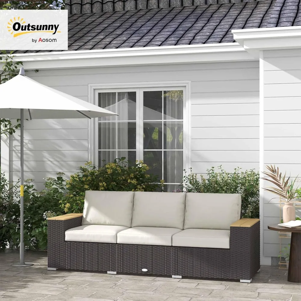 أريكة فناء خارجية بثلاثة مقاعد من Outsunny، تتميز بمقعد عميق عريض 24.5، وخوص من البولي إيثيلين مع مساند للذراع ذات مظهر خشبي واسع و4 وسائد #2