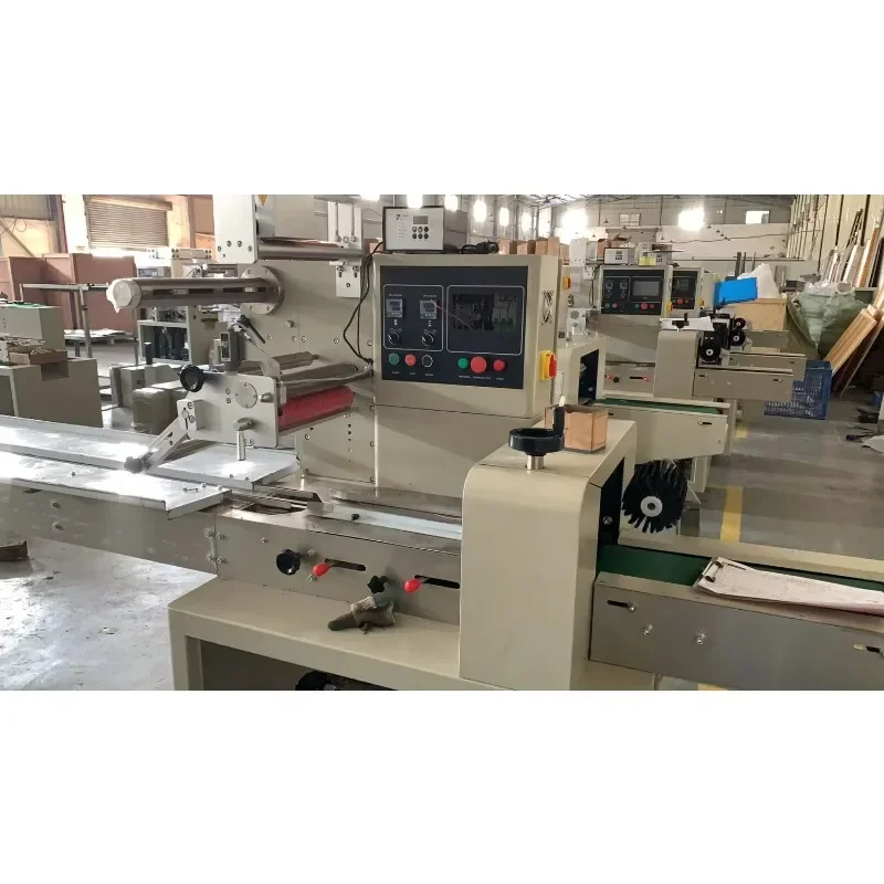 Professional Candy Packaging Pillow Type Packing Tea Three-servo Drives Multi-functional Chocolate bar Pillow Packaging Machine