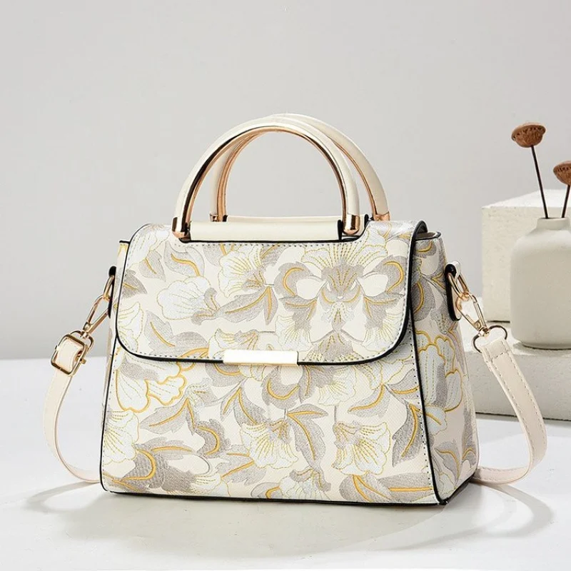 

Vintage Inspired Apothecary Bag For Ladies With Soft Leather And Simple Minimalist Charm