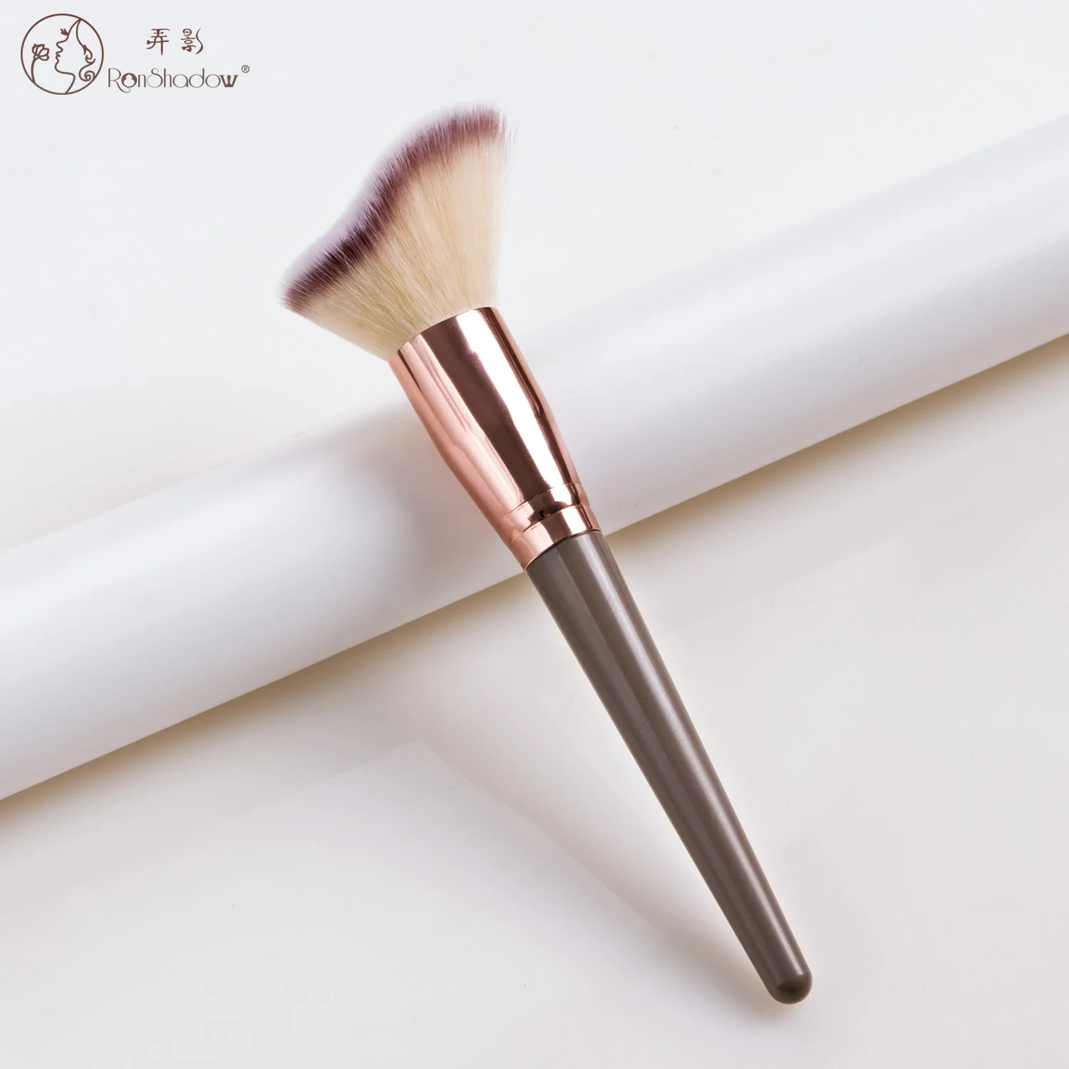 1Pcs Professional Makeup Brushes Fluffy Soft Powder Eye Shadow Eyelash Blush Highlight Blending Cosmetics Beauty Tools Hot