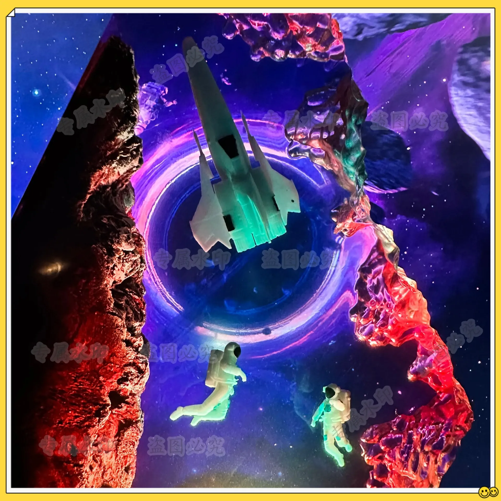 

Resin Galaxy Light Astronaut Theme Design Epoxy Resin Night Light Father's Day Gift Essential