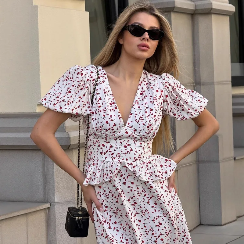 ชุดเดรสคอวีลายดอกไม้ยุโรปและอเมริกา 2025 ฤดูร้อนใหม่พิมพ์เอว cinching กระโปรงยาวชุดแขนฟองสําหรับผู้หญิง
