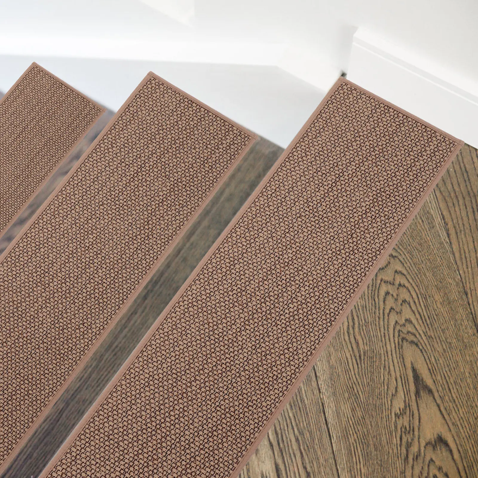 

Комплект из 4 бесшумных самоклеящихся противоскользящих накладок на ступеньки из полиэстера и TPR для деревянных внутренних лестниц, снижающих шум