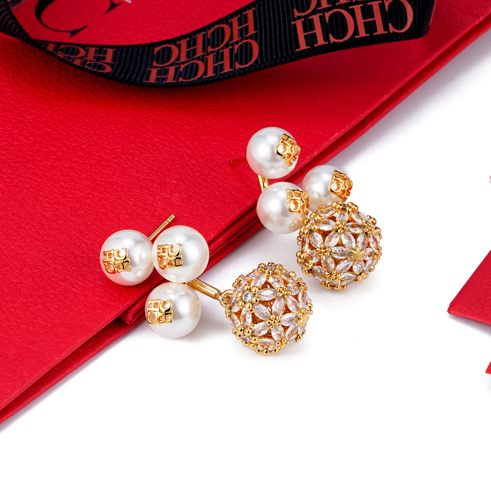 

CHILINCHNENA Niche, popular, elegant, classic, fashionable and light luxury style women's luxurious gift earrings