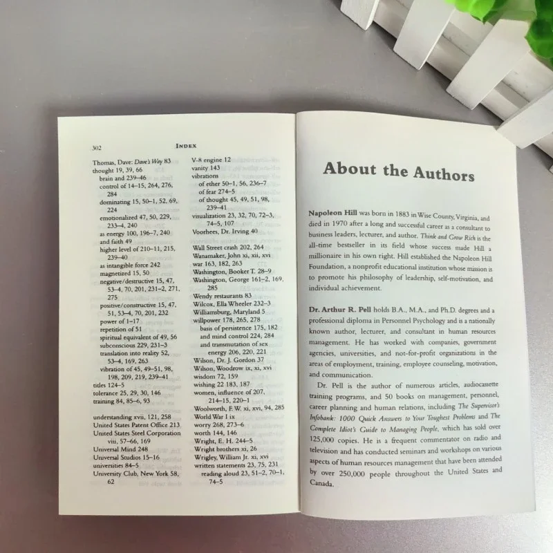 فكر ونمو غني بقلم نابليون هيل The Landmark الأكثر مبيعًا الآن منقحًا ومحدثًا لكتاب روايات القرن الحادي والعشرين