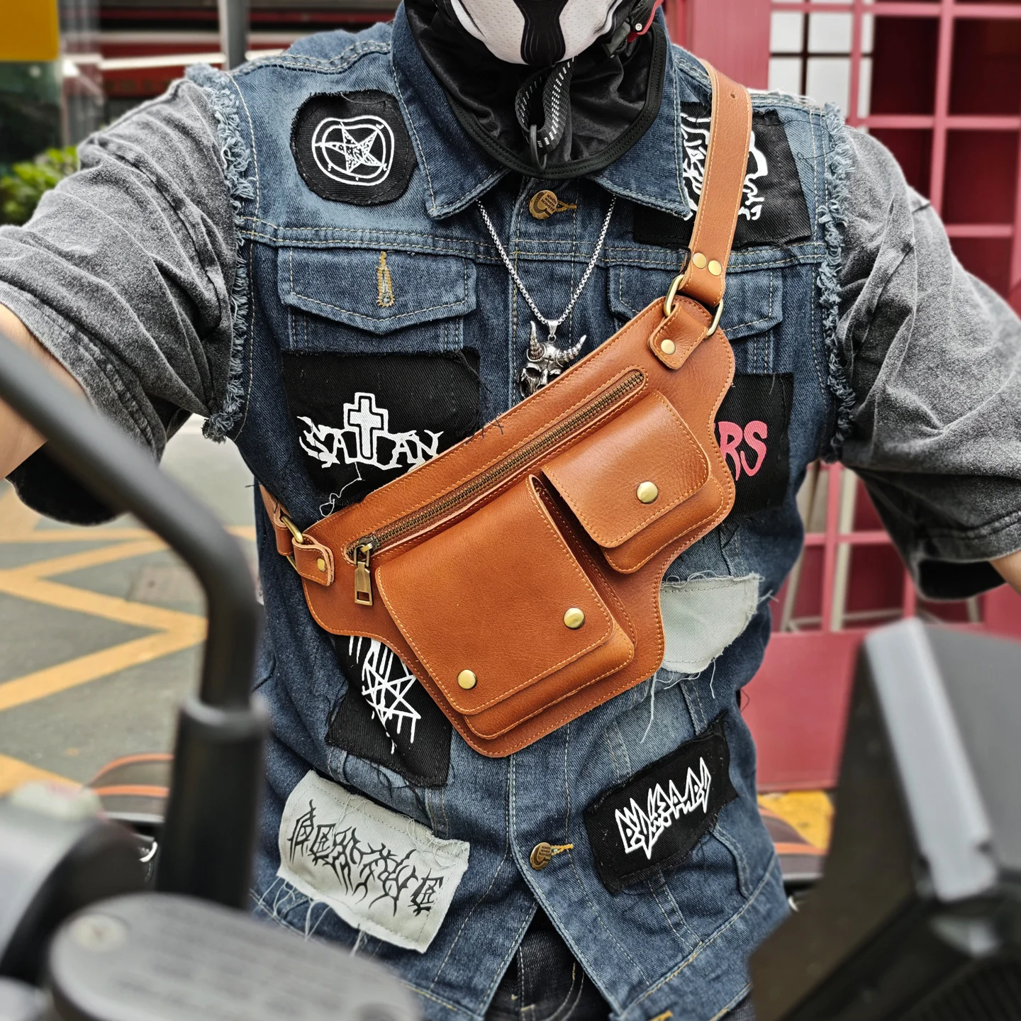 

Punk Motorcycle Style Waist Bag Outdoor Sports Adjustable Belt Bag Retro Genuine Leather Fanny Pack Medieval Gothic Bag