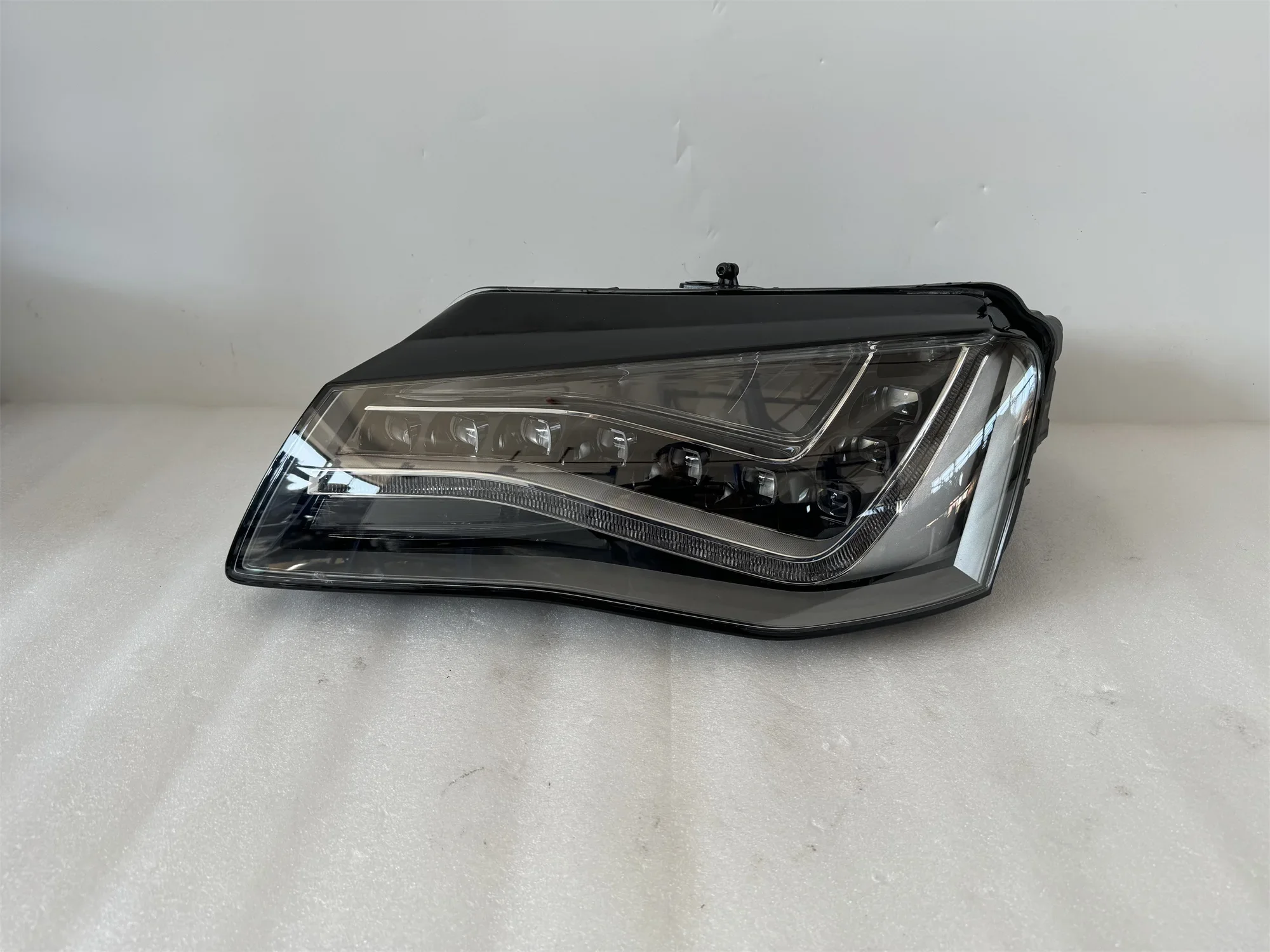 LED Headlights for 2011-2013 Audi A8 D4 OEM 4H0941030AG 4H0941029AG