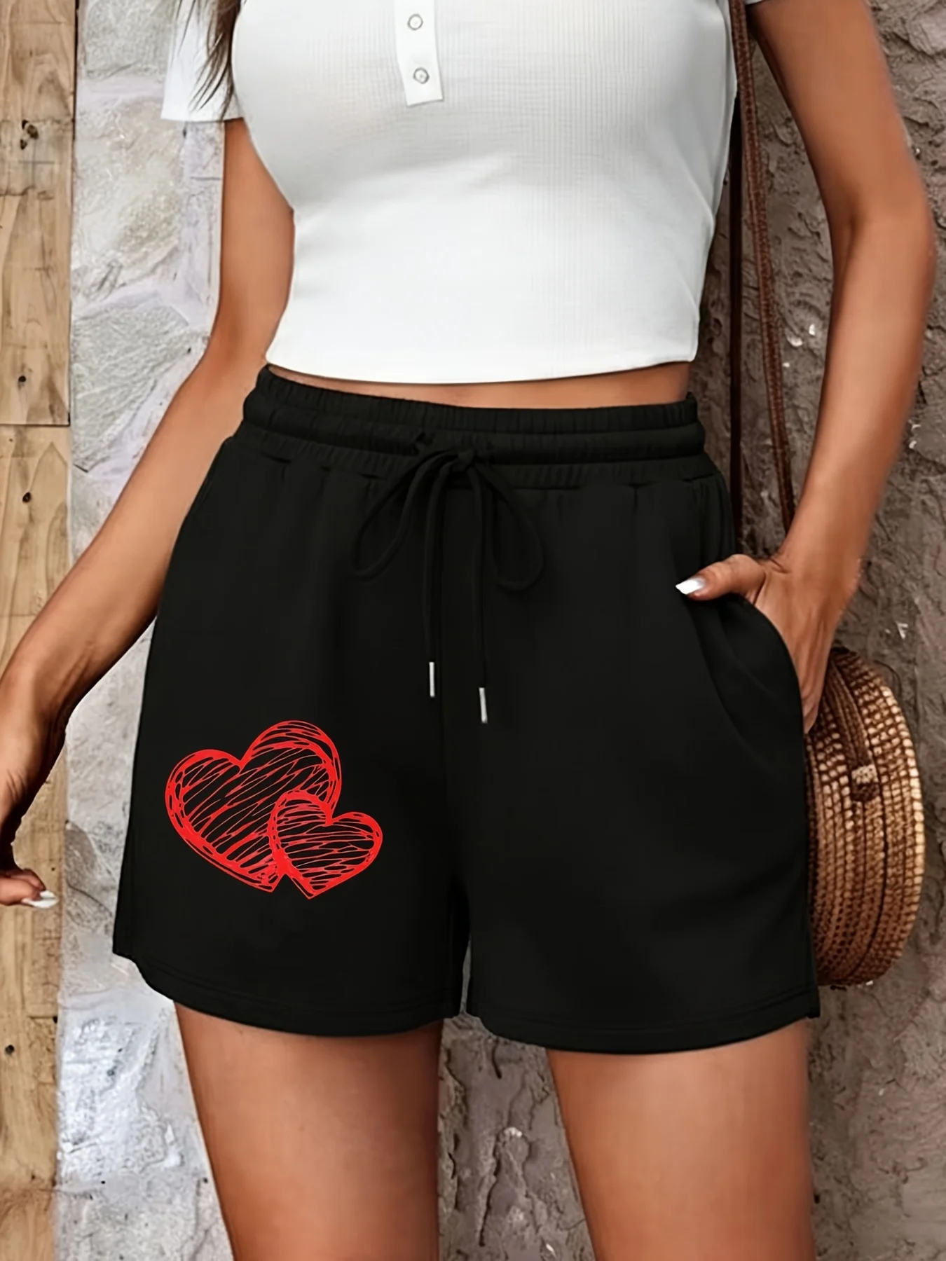 Women's Summer Heart Print Casual Shorts Elastic Waistband Sweat-wicking and Breathable Suitable for Sports Running and Fitness