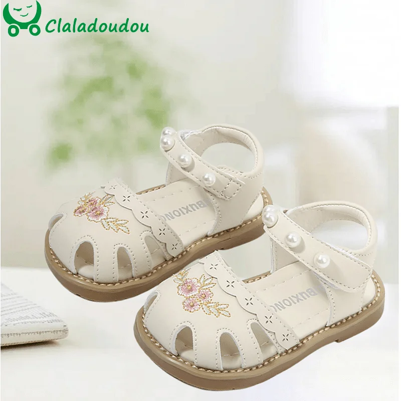 

2024 New Infant Woman Sandals Cute Embroidered Flowers Toddler Girls Summer Shoes Closed Toe Soft Little Princess Beach Sandals