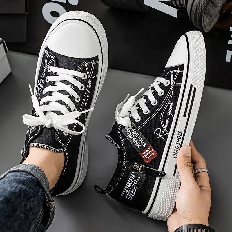 Classics Men's Canvas Shoes 2025 New Casual Shoes Men's Lace Up Vulcanized Shoe Fashion Street Skateboard Shoes Low Cut Sneakers