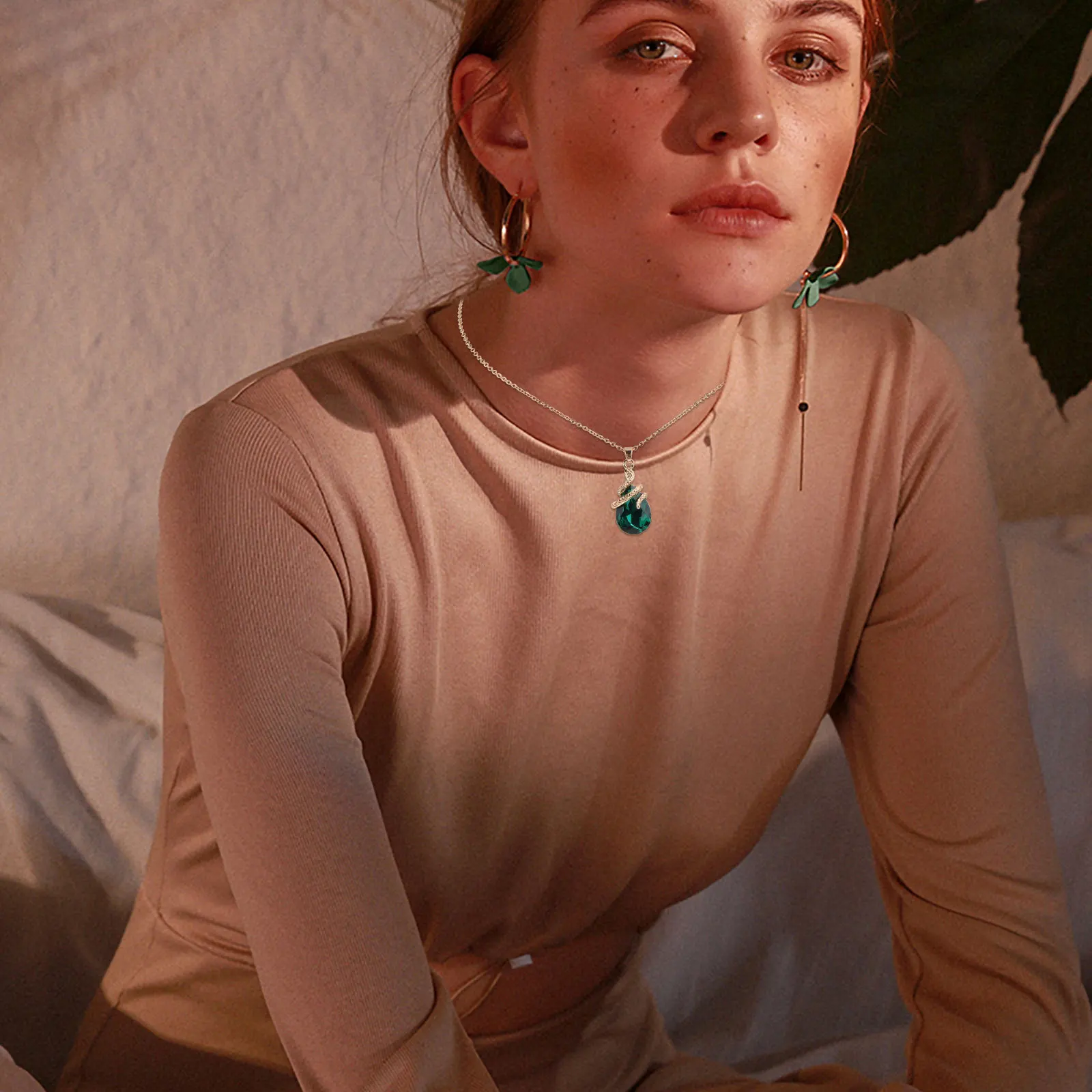 

1pc Emerald Crystal Glass Snake Necklace Stylish Female Delicate Alloy Pendant Jewelry For Party Bar Ktv Wear Green Color