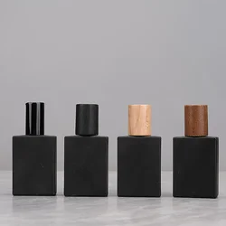 Glass Perfume Spray Bottle 30ml Essential Oils Perfume Black Frosted Matte Bottle Atomizer Refillable Flat Spray with Wooden Cap