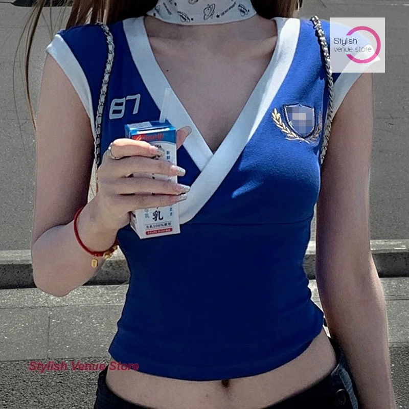 

American campus wind letter contrast splicing short-sleeved T-shirt female summer new temperament Joker slim short coat.