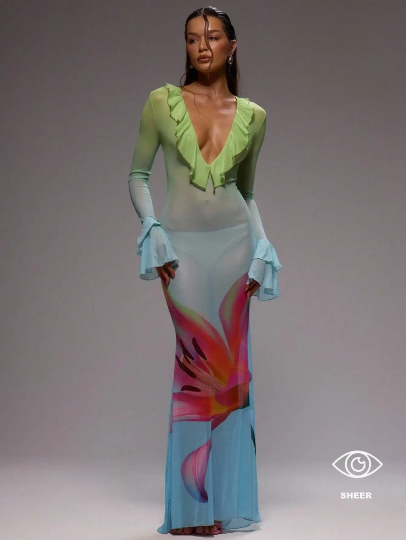 

Прозрачное цветочное макси-платье с V-образным вырезом с рюшами и расклешенными рукавами