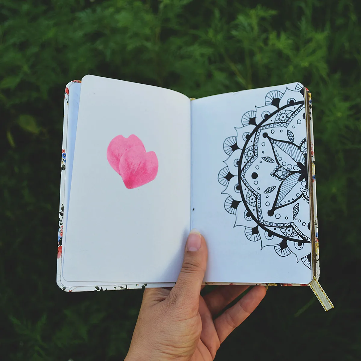 

2Pcs Petal Stickers DIY Washi Tape for Scrapbook Paper Crafts Gift Wrapping Decorative Use DIY Tape Decorative Sticker