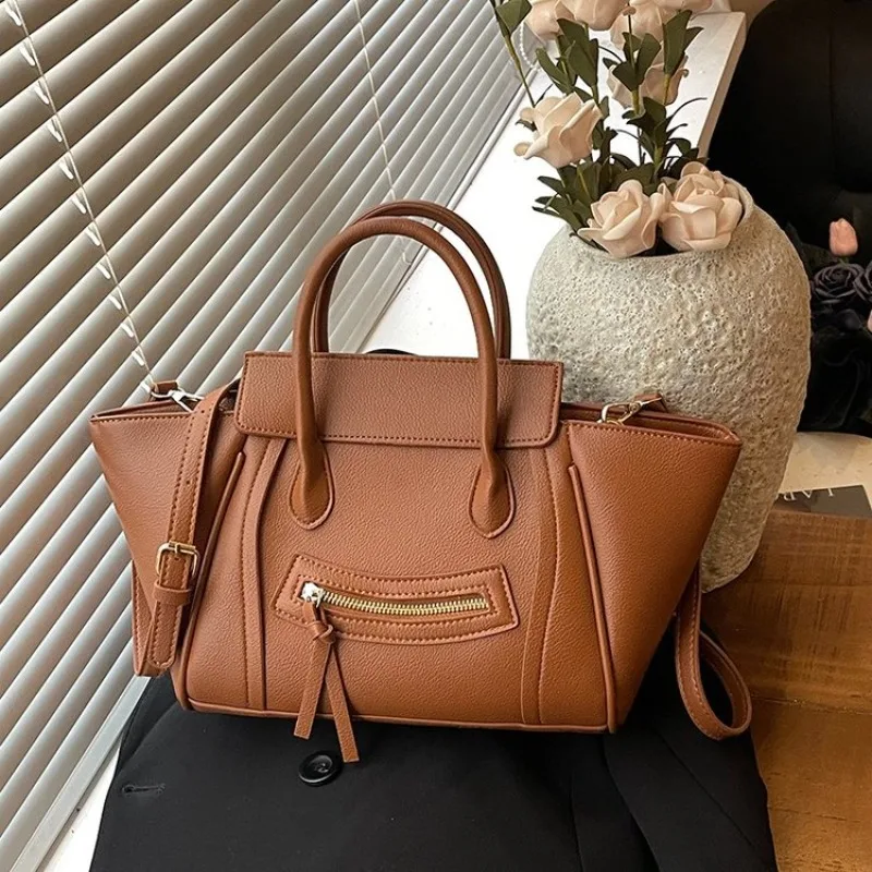 

Elegant Sleek Tote Bag Office Commuting Business Meeting Exquisite Portable Trendy Simple Versatile Chic Practical