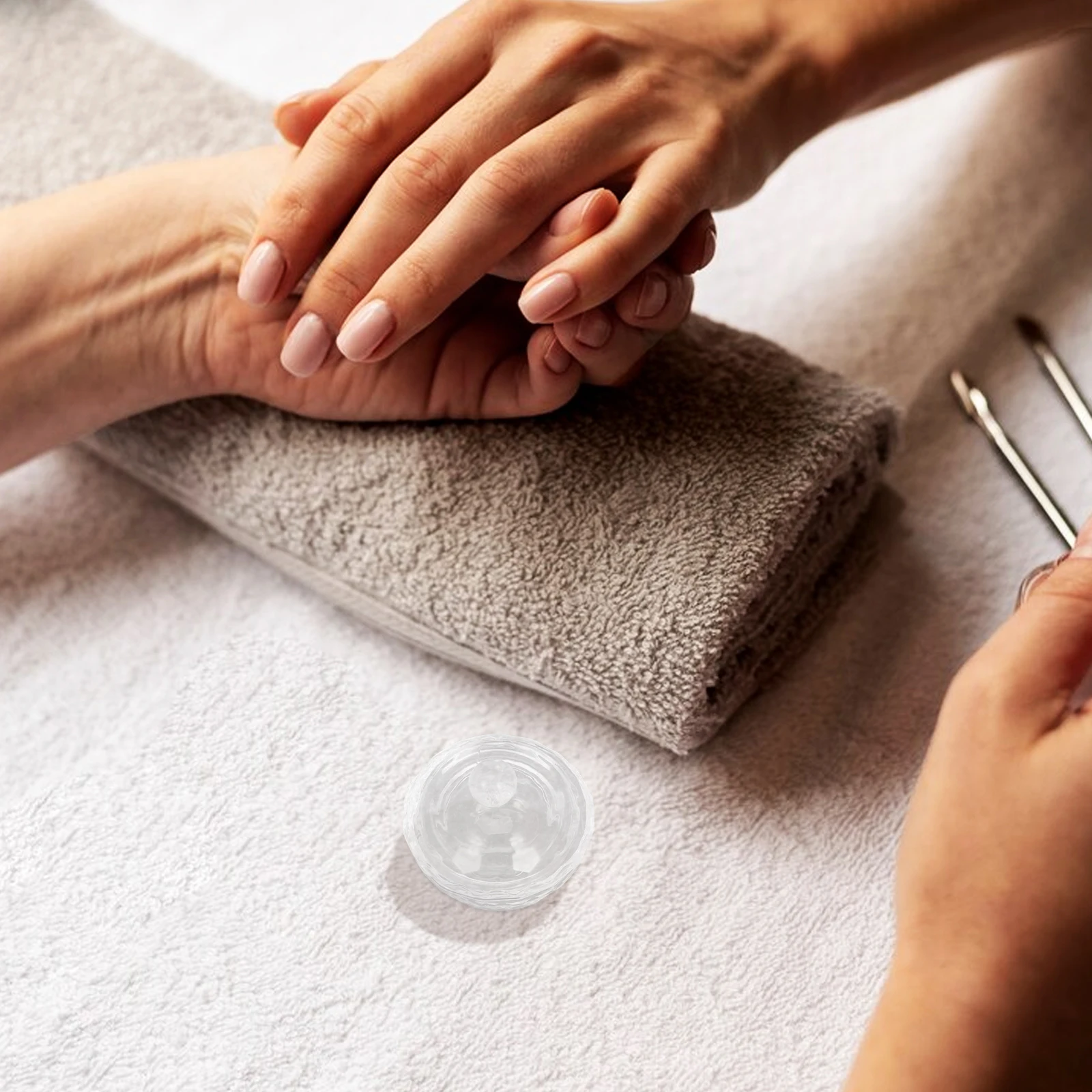 2Pcs Nail Art Crystal Cups Mini Acrylic Liquid Powder Mixing Containers Easy to Use for Salon Nail Art Cup Manicures Liquid Cup