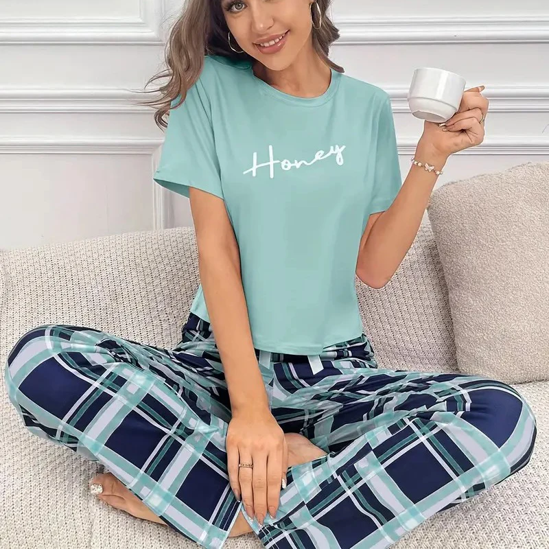 

Женский пижамный комплект с круглым вырезом, топ с короткими рукавами с буквенным принтом и брюки в клетку, повседневная мягкая и удобная пижама