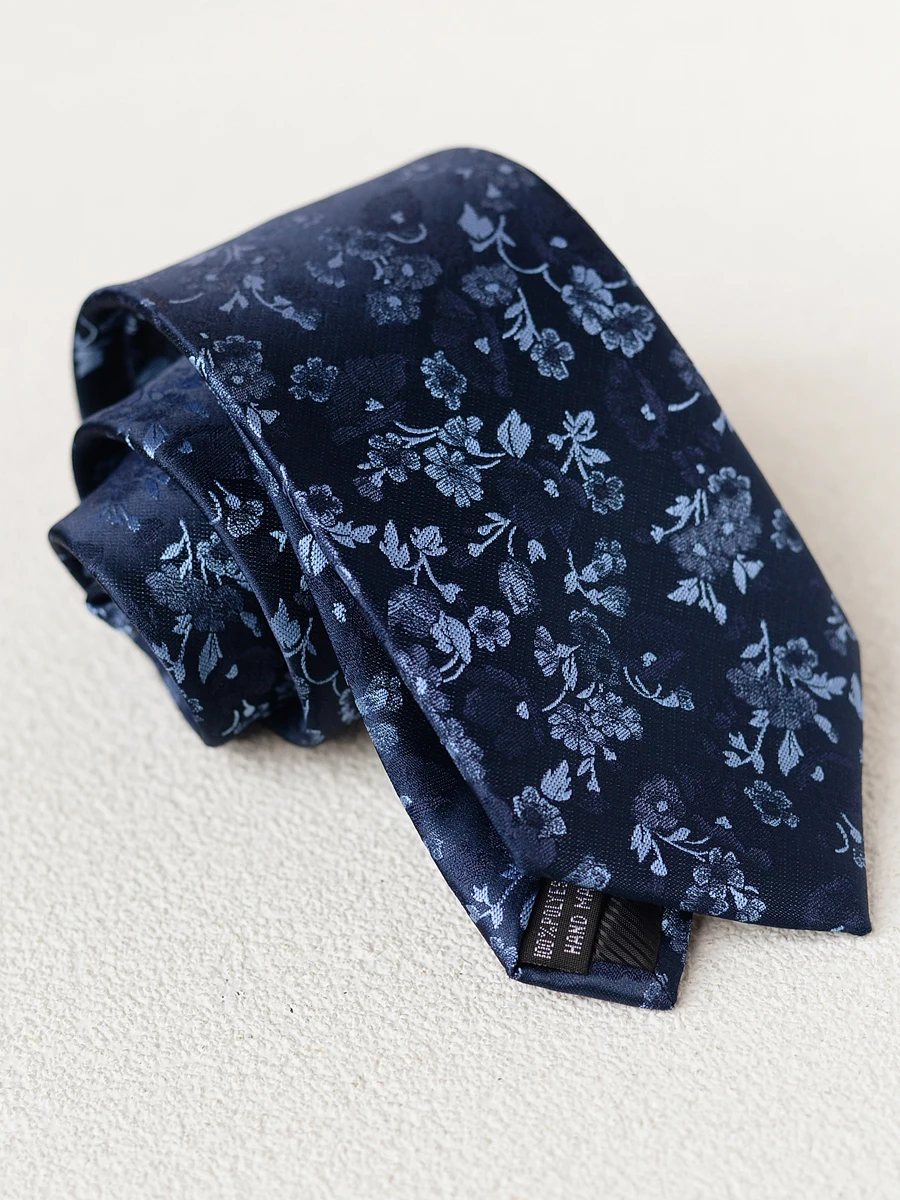 

Advanced Blue and Black Floral Pattern Tie For Men‘s Vintage Business Banquet Suit Shirt Accessories Bow Tie and Tie Gift Box