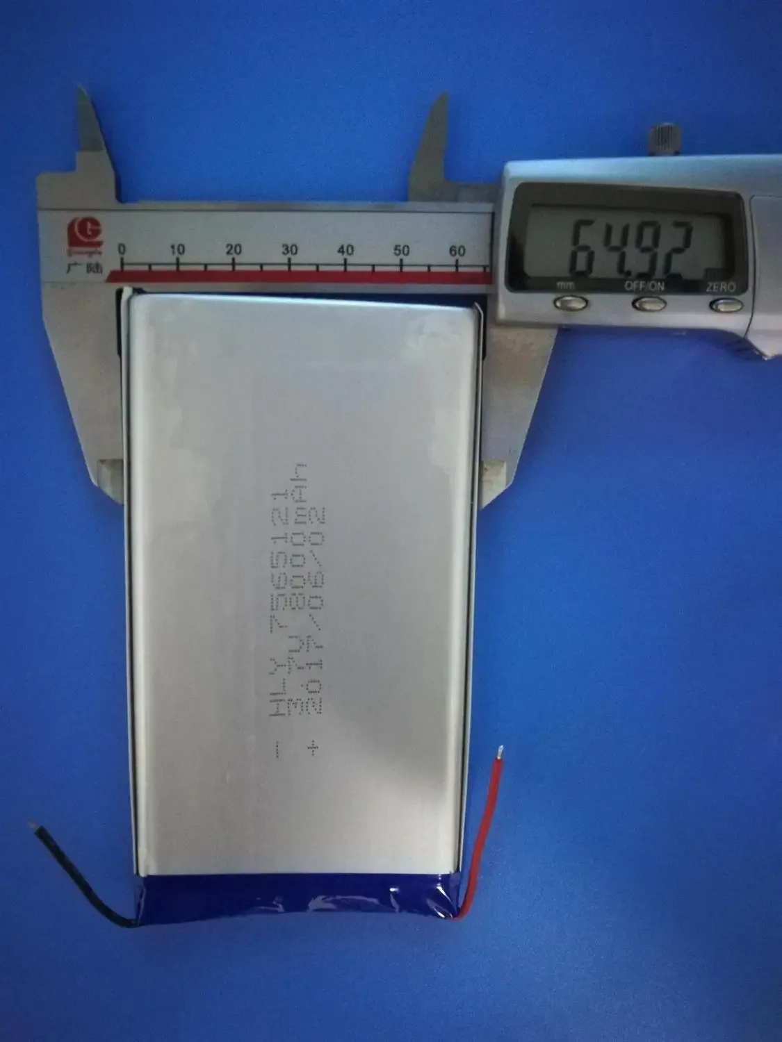 3,7 V Polymer-Lithium-Batterie 75651217566121   Ladeschatz mobiler Stromkern 8000 Ma