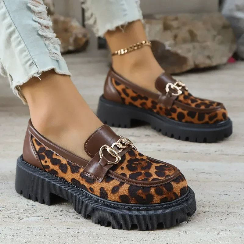 

Platform Women's Loafers Fashionable Retro Suede Leopard Shoes for Women Metal Decoration Round Toe Casual Chunky Women's Shoes