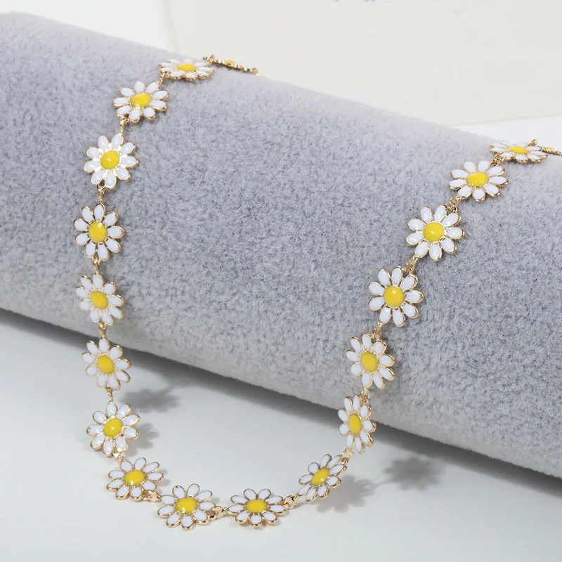Bohemian Daisy Flower Clavicle Chain Necklace for Women Girls Flowers Choker Necklace Sweet Bridal Wedding Party Jewelry