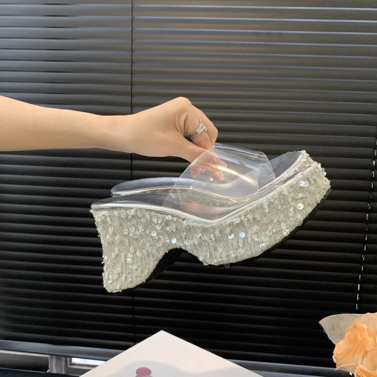Summer Transparent Belt Slope Heel Slippers for Women New Thick Soled Comfortable Outdoor Beach Sandals Fashion Drag Shoes view 5