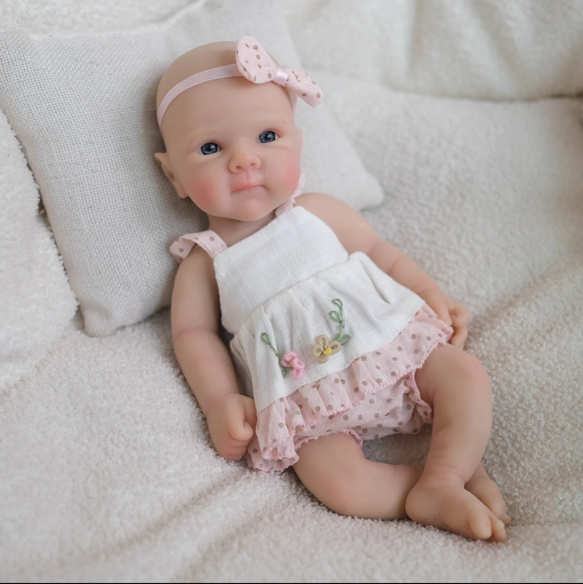 

8-дюймовая кукла Reborn Baby из платинового силикона-реалистичного мирного выражения, гипоаллергенная ультрамягкая художественная кукла с ограниченным объемом
