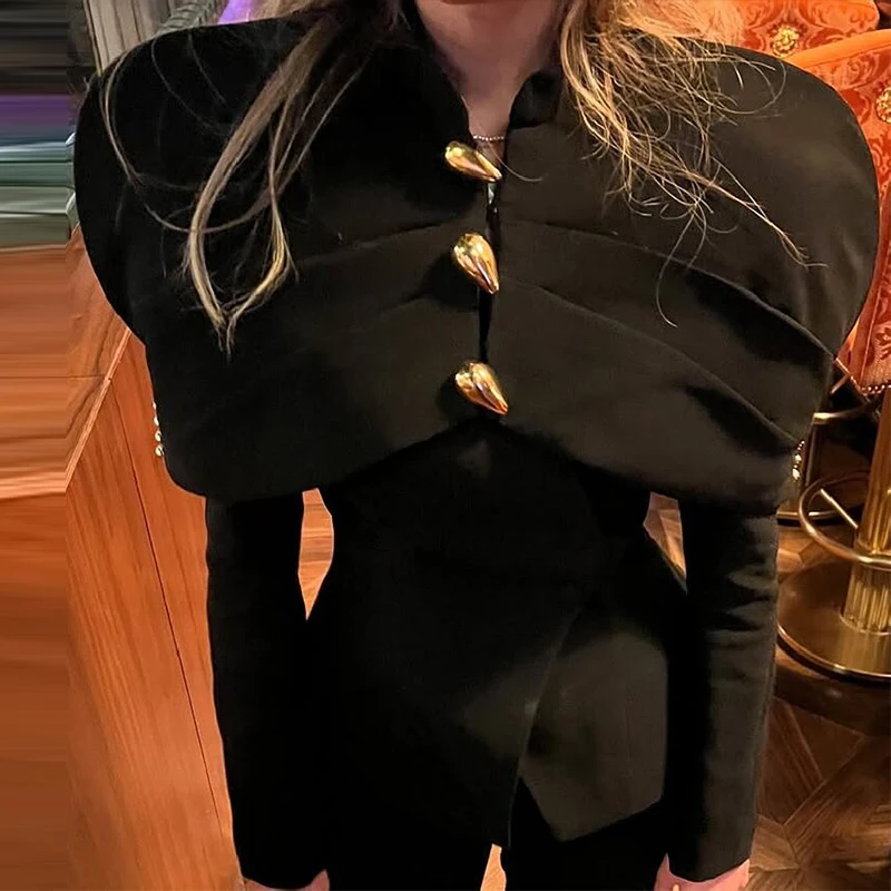 

Элегантное осеннее новое облегающее пальто с металлической пряжкой, стильный топ из двух частей с подкладкой на плечах, 2025 г., женская модная верхняя одежда для мероприятий